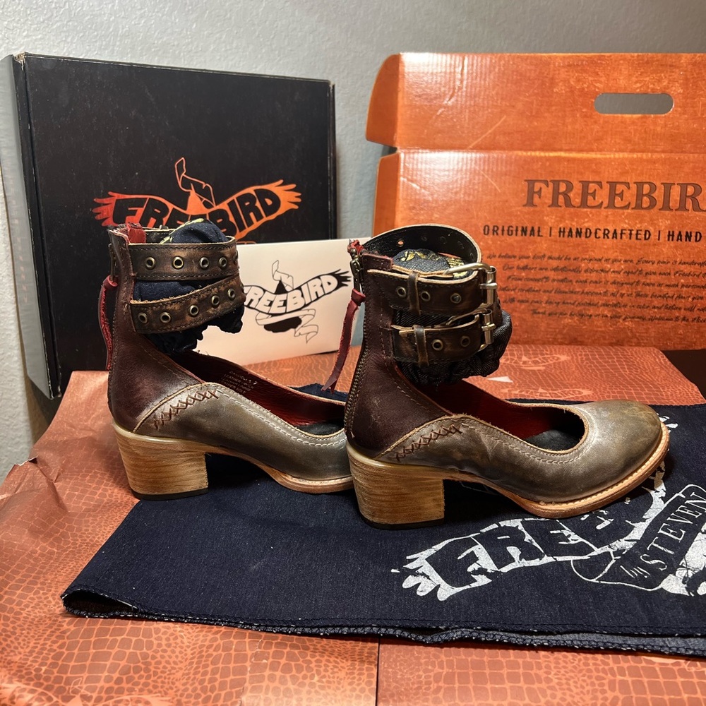 NWT Freebird by Steven Candella Two-Tone Leather Heeled Boots size 7